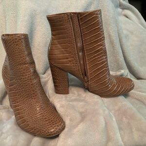Bamboo Faux alligator booties- 7.5